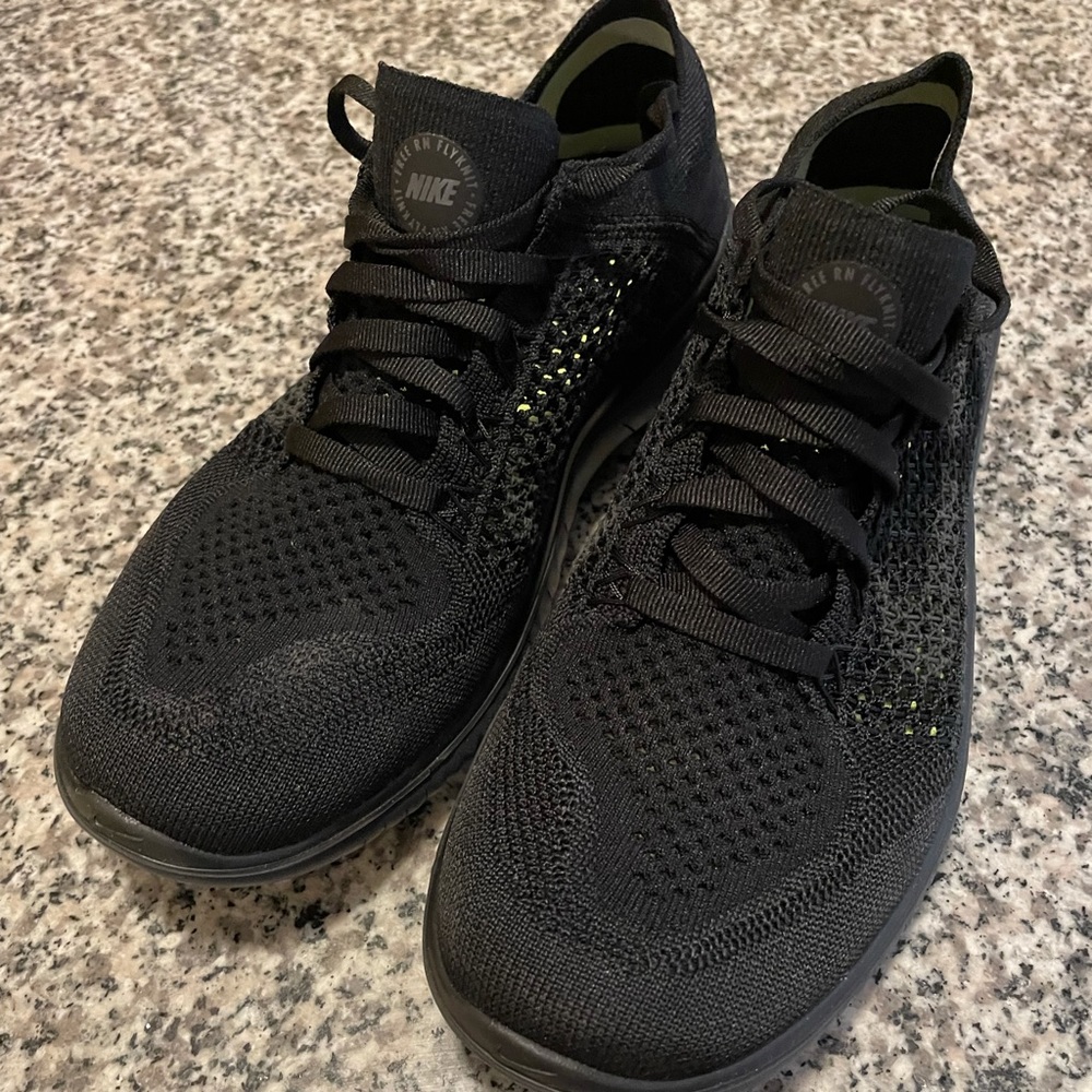 Nike Free RN Triple Black Flyknit Running 6Y W7.5